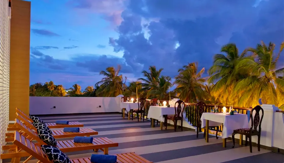 هتل کریستال سندز ویلامالدیو